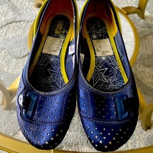 Women’s Puma flats